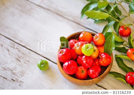 Natural acerola from Okinawa Natural acerola from Okinawa 81316239