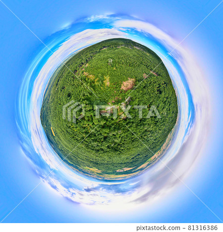 Spherical 360 degrees panorama of summer landscape with fields and green grass 81316386