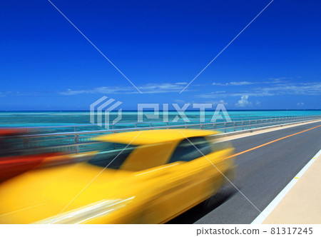Drive on a straight road on the sea leading to Irabu Island, Okinawa 81317245