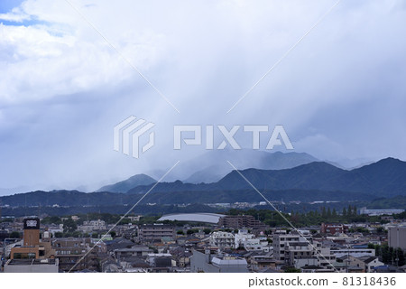 往下雨的同志村方向 81318436