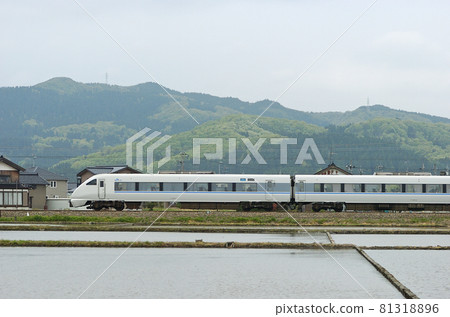 北陸本線五十鈴福岡JR西683系列T21編隊①黑683-1(金澤)山側 北陸本線五十鈴福岡JR西683系列T21編隊①黑683-1(金澤)山側 81318896