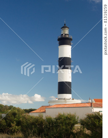 Lighthouse with blue sky and summer clouds and terracotta roof top in chassiron, Oleron Island, alantic coast, France 81319259