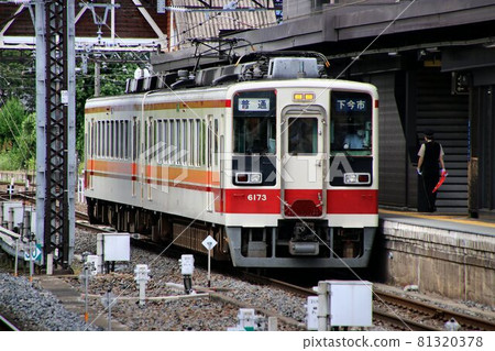 Run fast on Nikko Road ... 6050 series trains 81320378