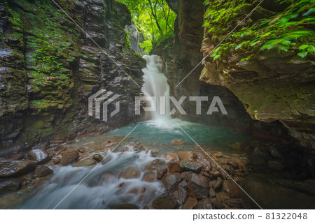 Yuhino Falls, Tochigi Prefecture 81322048