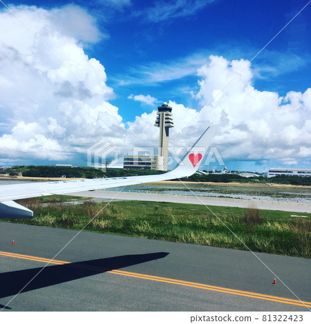 從飛機上看到的那霸機場控制塔 從飛機上看到的那霸機場控制塔 81322423