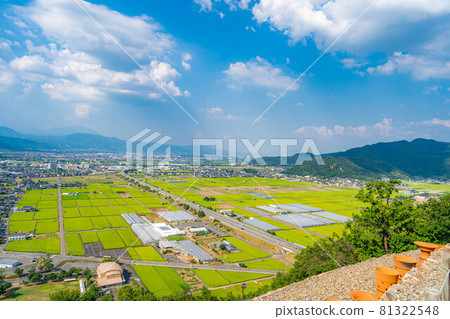 從夏季森林將軍塚古墳看到的善光寺平[長野縣] 81322548