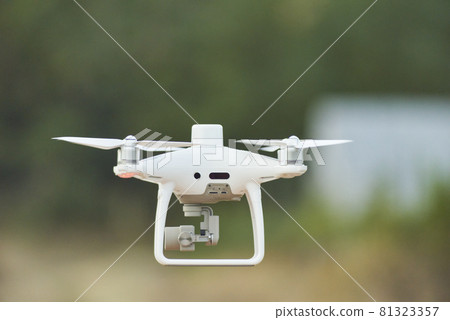 無人機在航拍後試圖降落 81323357