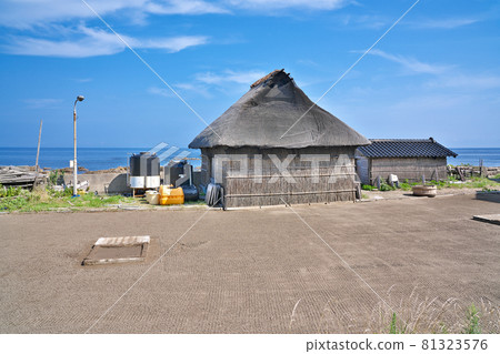 [Noto's Yanghama style salt production] Shimizumachi, Suzu City, Ishikawa Prefecture 81323576