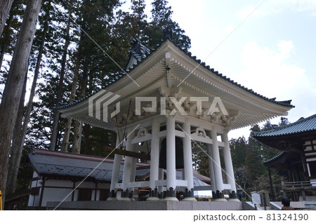 Daito Bell / White Bell Tower (Danjo Garan / Koyasan / Koyasan, Koya-cho, Ito-gun, Wakayama Prefecture) 81324190