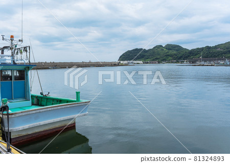Shimane Peninsula 42ura 18 Furuura Sea and Town 81324893