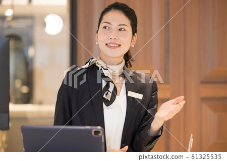 Woman working at a hotel Photo cooperation: WEEK Shibadaimon (Sun Frontier Fudousan) 81325535