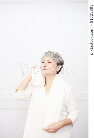 During exercise, a mature woman of Asian descent will feel refreshed and sweaty during her training period. During exercise, a mature woman of Asian descent will feel refreshed and sweaty during her training period. 81325895