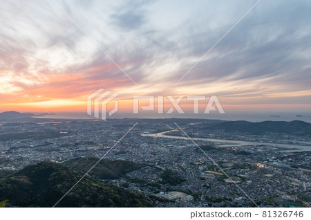 從Mt. Ukurikurayama的晚上風景 從Mt. Ukurikurayama的晚上風景 81326746
