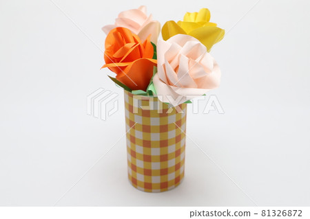 Handmade rose flowers made from origami are displayed in a beautiful vase 81326872