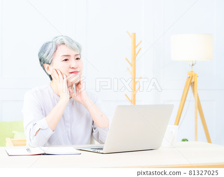 When a mature American descendant was working on a writing and electronic computer for her family, it caused headaches and led the author. 81327025