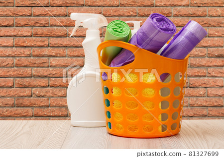 Bottle of dishwashing liquid, basket with garbage bags and sponges. 81327699