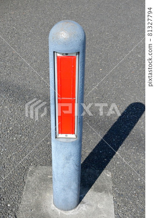 Pole with large reflector Pole with large reflector 81327794