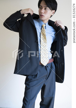 Businessman portrait 81328274