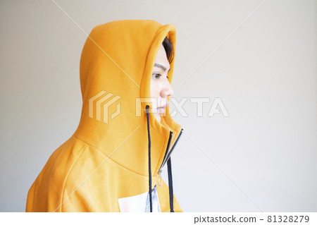 Casual fashion men portrait 81328279
