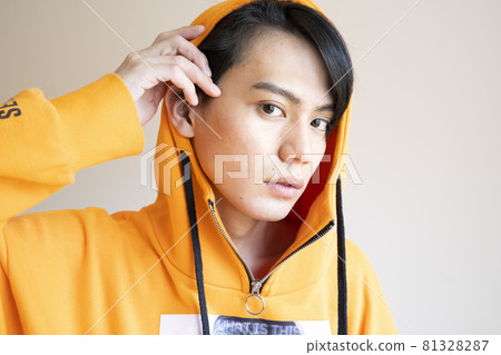 Casual fashion men portrait 81328287