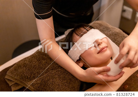 護士和包紮的女人（整容手術/眼科） 81328724