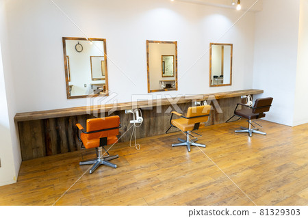 美髮師 美髮師 美髮師 理髮店 81329303