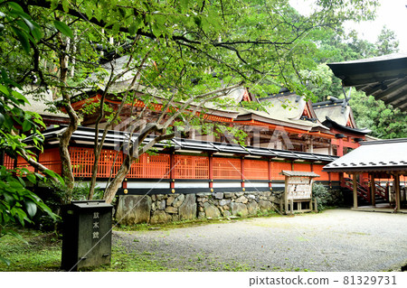 Niutsuhime Shrine Main shrine (1st to 4th shrines) [Kamiamano, Katsuragi-cho, Ito-gun, Wakayama Prefecture] 81329731