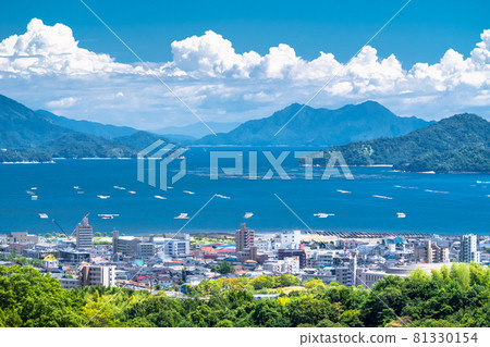 《Hiroshima Prefecture》 Seto Inland Sea and Summer Sky ・ Coastline of Hatsukaichi 《Hiroshima Prefecture》 Seto Inland Sea and Summer Sky ・ Coastline of Hatsukaichi 81330154