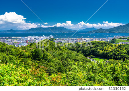 《Hiroshima Prefecture》 Seto Inland Sea and Summer Sky ・ Coastline of Hatsukaichi 《Hiroshima Prefecture》 Seto Inland Sea and Summer Sky ・ Coastline of Hatsukaichi 81330162