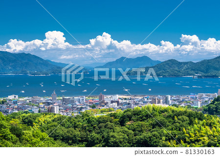 《廣島縣》瀨戶內海與夏空・初日市海岸線 81330163