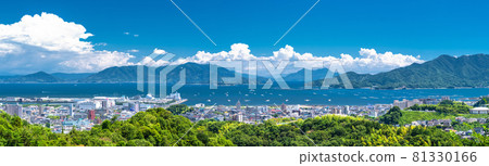 《廣島縣》瀨戶內海與夏空・初日市海岸線 81330166