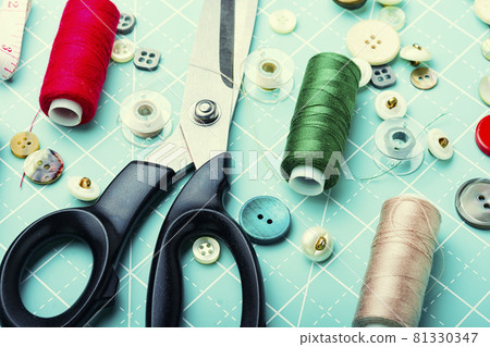 Set sewing kit 81330347