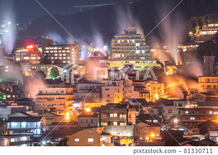 Beppu hot water smoke scenery 81330711