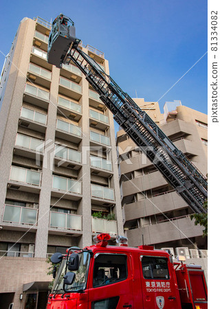 Fire extinguishing activities for ladder trucks of fire engines Fire extinguishing activities for ladder trucks of fire engines 81334082