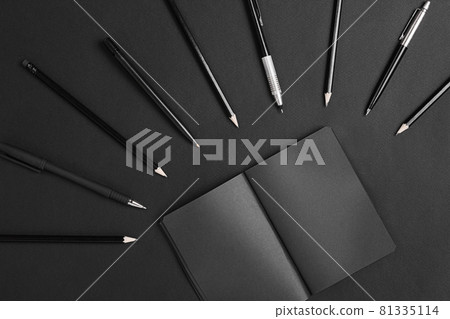 Black branding mockup 81335114