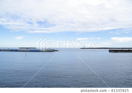 從人行道看到的熱海港 從人行道看到的熱海港 81335925