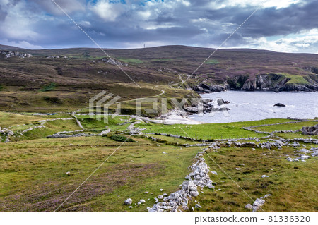 Abandoned village at An Port between Ardara and Glencolumbkille in County Donegal - Ireland. 81336320