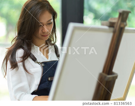 Closeup, Confident female painter painting on canvas Closeup, Confident female painter painting on canvas 81336563