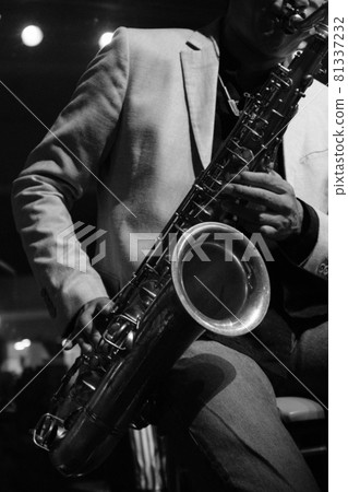 吹薩克斯的人 81337232