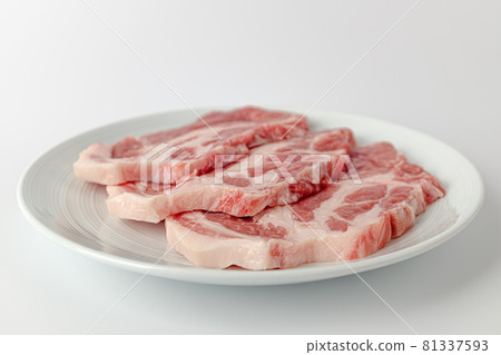 Meat around the neck of pork 81337593