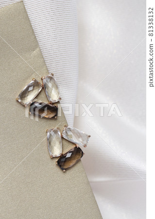 earring earring 81338132