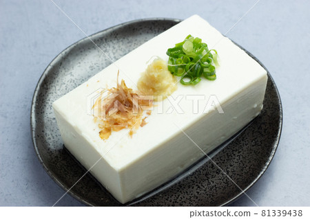豆腐乾鰹魚、薑和蔥 81339438