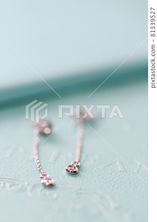 earring earring 81339527