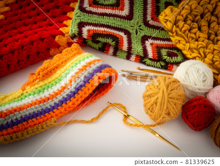 Knitting yarn, measures against poor circulation, fashion items, hand-knitting, winter clothing 81339625