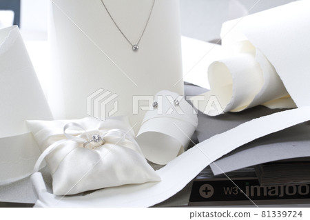 jewelry jewelry 81339724