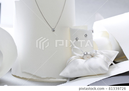 jewelry 81339726
