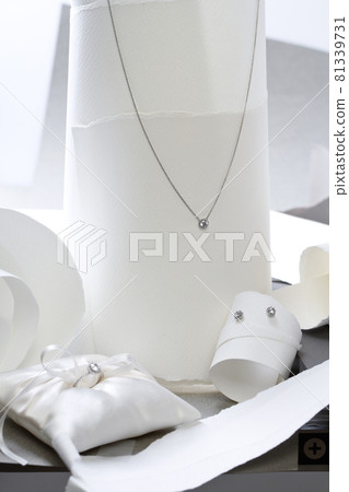 jewelry jewelry 81339731