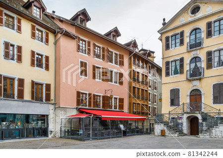 Street in Annecy, France 81342244