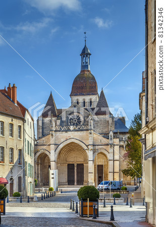 Basilique Notre-Dame de Beaune, France 81342346