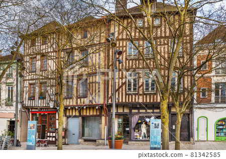 Street in Troyes, France 81342585